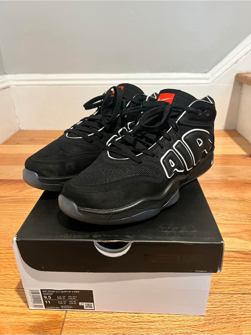 Nike Black/White Men's Air Basketball Sneakers - Picture 4 of 7